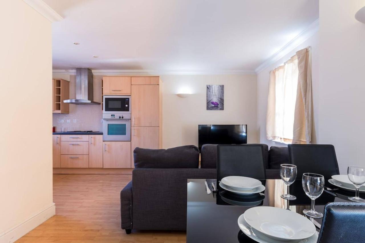 Godwin Court Apartments Swindon Eksteriør bilde