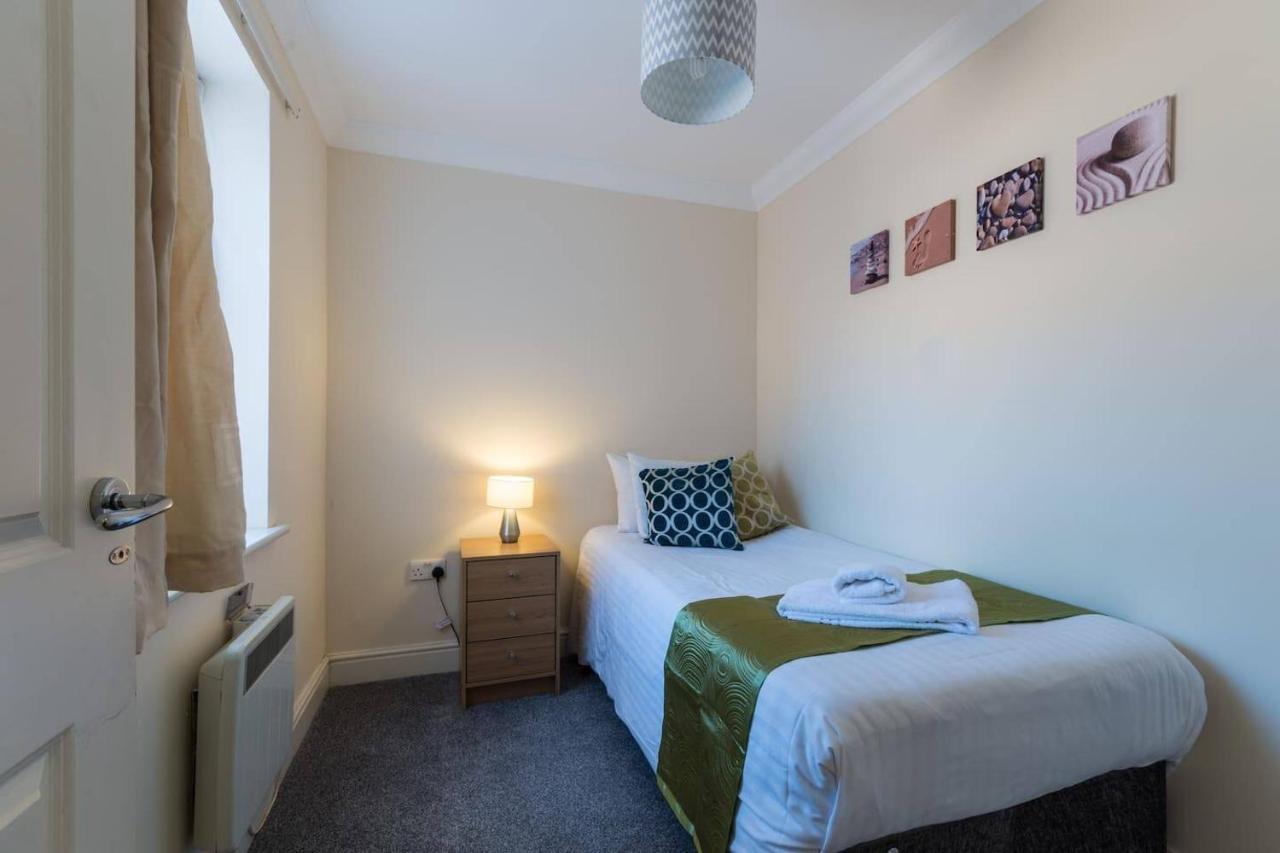 Godwin Court Apartments Swindon Eksteriør bilde