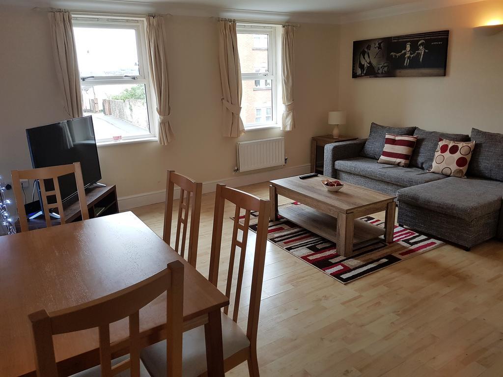 Godwin Court Apartments Swindon Eksteriør bilde