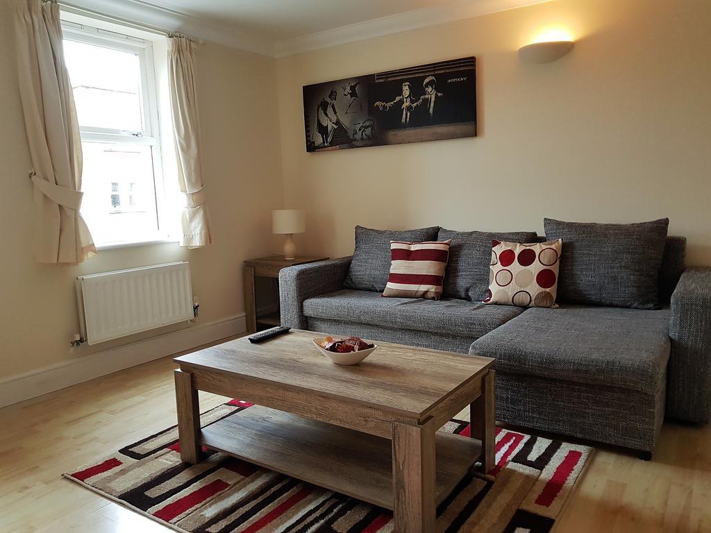Godwin Court Apartments Swindon Eksteriør bilde