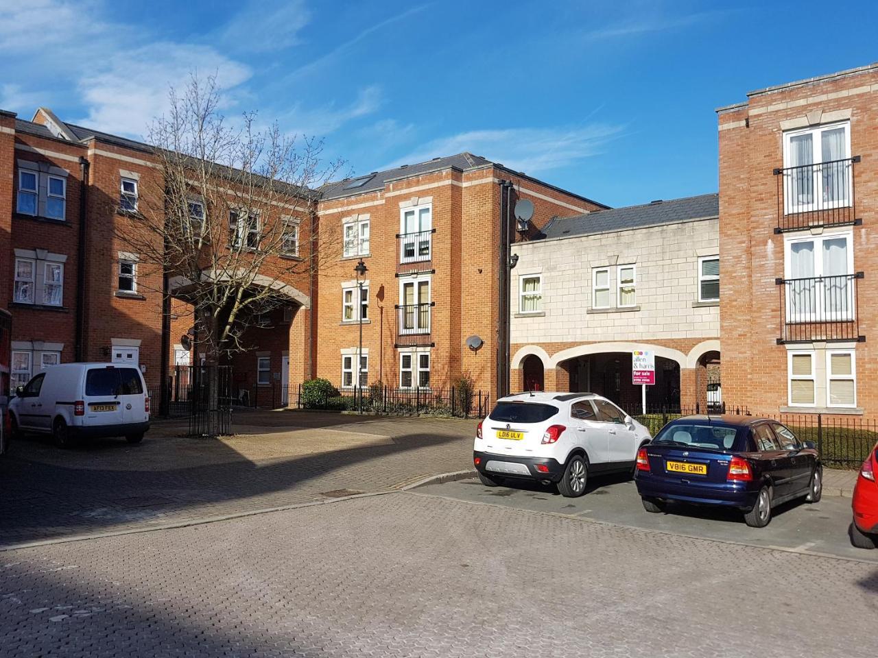 Godwin Court Apartments Swindon Eksteriør bilde